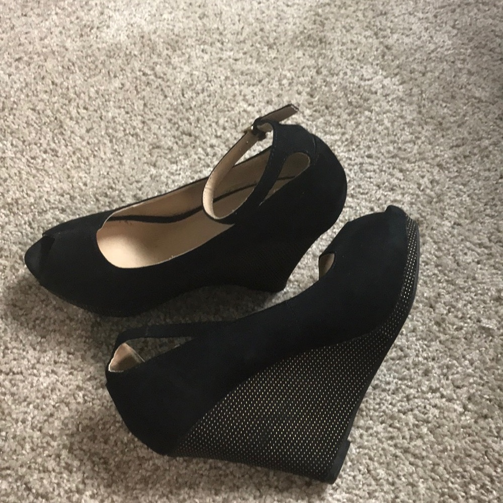 Size 8 black & gold wedge sandals